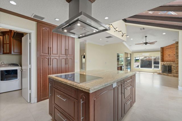 11220 NW 2nd Manor, Coral Springs, FL 33071