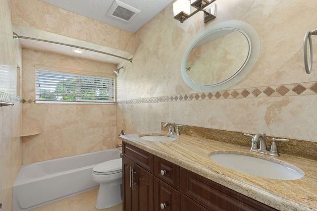 11220 NW 2nd Manor, Coral Springs, FL 33071