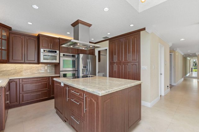 11220 NW 2nd Manor, Coral Springs, FL 33071
