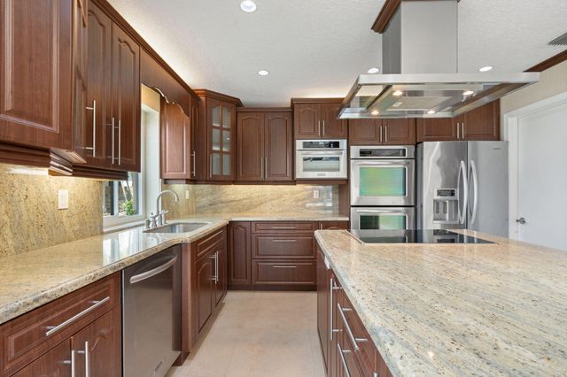 11220 NW 2nd Manor, Coral Springs, FL 33071