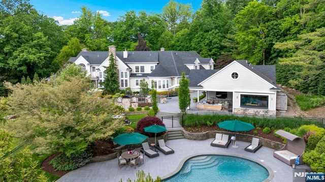 211 Highwood Avenue, Tenafly, NJ 07670