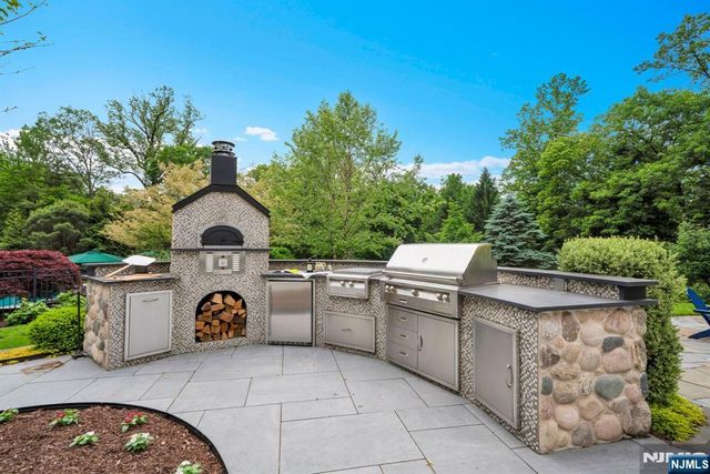 211 Highwood Avenue, Tenafly, NJ 07670