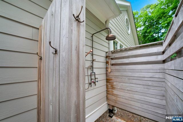 211 Highwood Avenue, Tenafly, NJ 07670