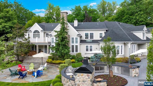 211 Highwood Avenue, Tenafly, NJ 07670