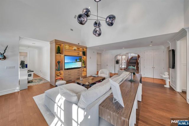 211 Highwood Avenue, Tenafly, NJ 07670