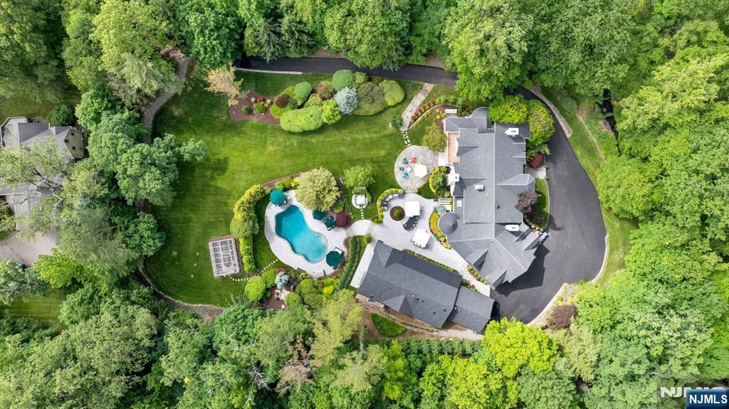 211 Highwood Avenue, Tenafly, NJ 07670