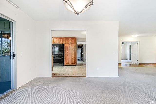 447 Meadowgreen Dr, Santa Rosa, CA 95409