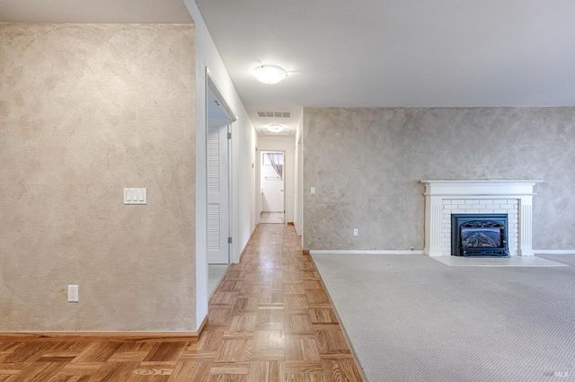 447 Meadowgreen Dr, Santa Rosa, CA 95409