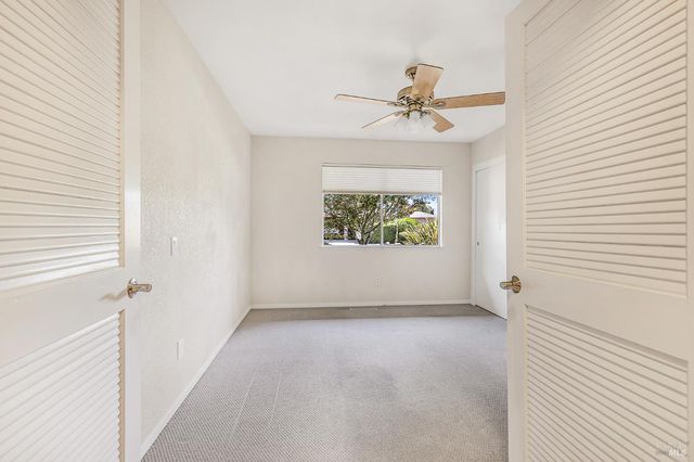447 Meadowgreen Dr, Santa Rosa, CA 95409