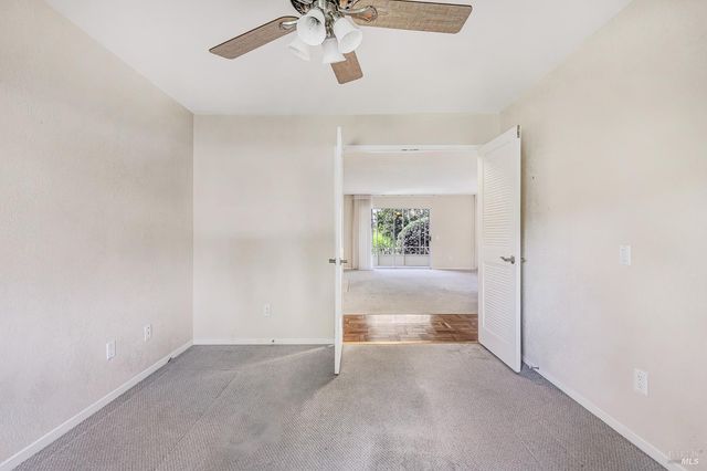 447 Meadowgreen Dr, Santa Rosa, CA 95409