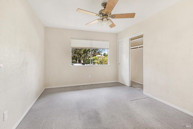 447 Meadowgreen Dr, Santa Rosa, CA 95409