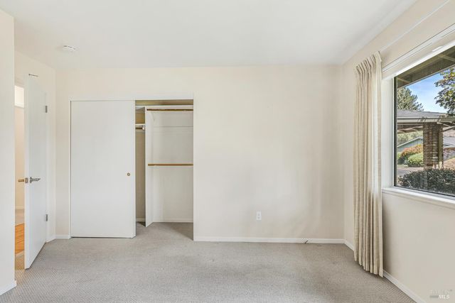 447 Meadowgreen Dr, Santa Rosa, CA 95409