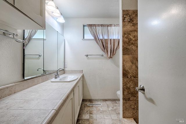 447 Meadowgreen Dr, Santa Rosa, CA 95409