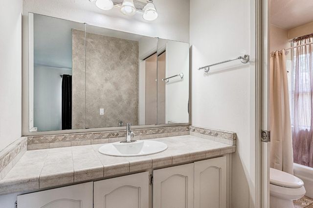 447 Meadowgreen Dr, Santa Rosa, CA 95409