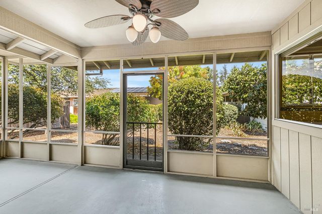 447 Meadowgreen Dr, Santa Rosa, CA 95409