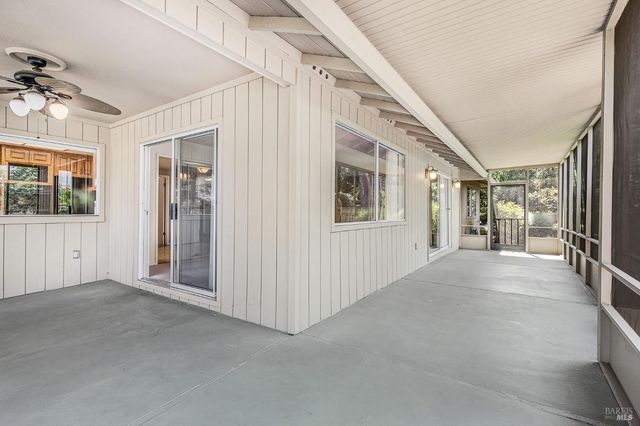 447 Meadowgreen Dr, Santa Rosa, CA 95409