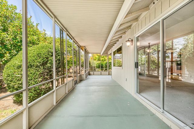 447 Meadowgreen Dr, Santa Rosa, CA 95409
