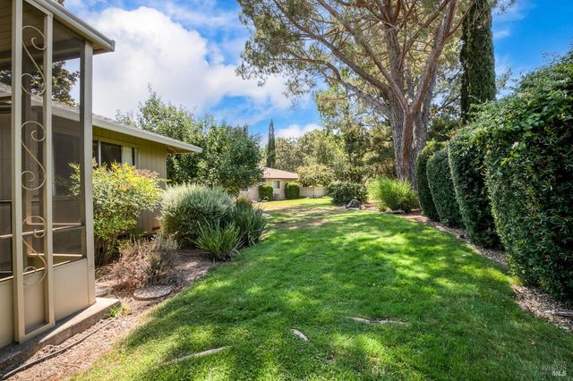 447 Meadowgreen Dr, Santa Rosa, CA 95409