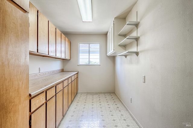 447 Meadowgreen Dr, Santa Rosa, CA 95409