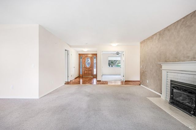 447 Meadowgreen Dr, Santa Rosa, CA 95409
