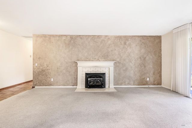 447 Meadowgreen Dr, Santa Rosa, CA 95409