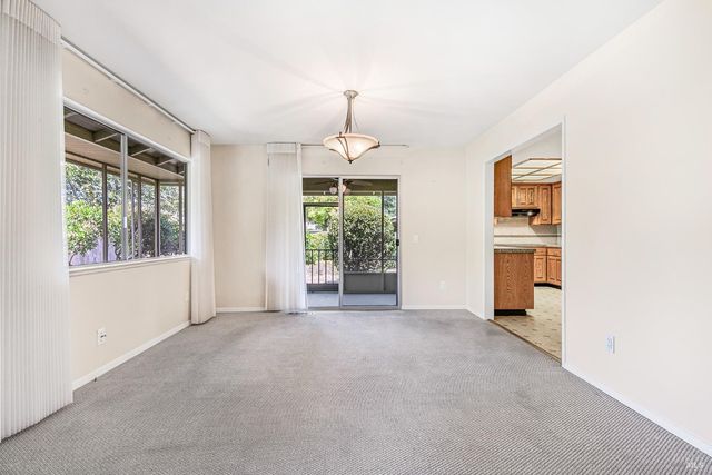 447 Meadowgreen Dr, Santa Rosa, CA 95409