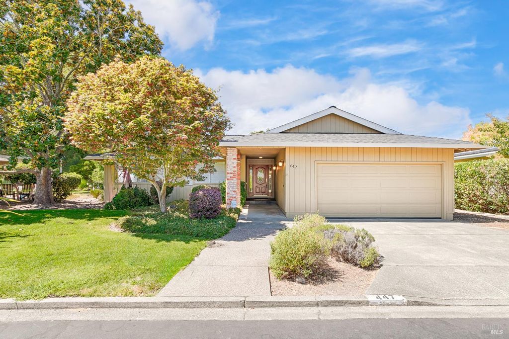 447 Meadowgreen Dr, Santa Rosa, CA 95409