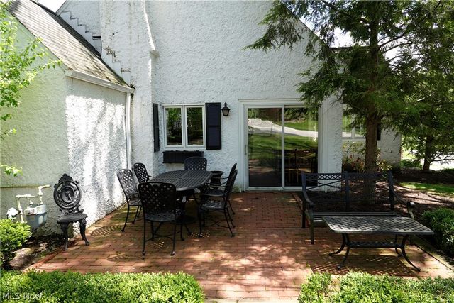 14661 Hillbrook Lane N 4, Chagrin Falls, OH 44022