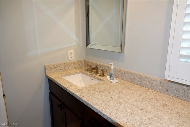 14661 Hillbrook Lane N 4, Chagrin Falls, OH 44022