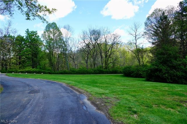 14661 Hillbrook Lane N 4, Chagrin Falls, OH 44022