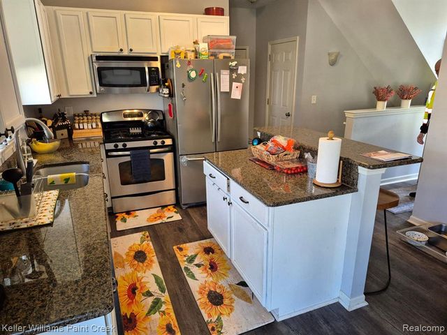 403 Newton Court, Lake Orion, MI 48362