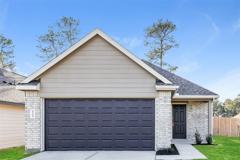 2704 Atlas Drive, Conroe, TX 77301