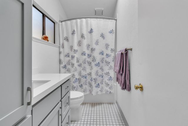 7022 Sprig Dr, Sacramento, CA 95842