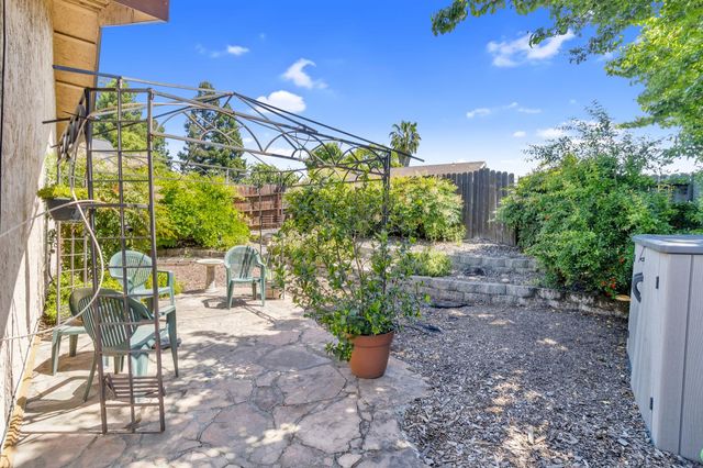 7022 Sprig Dr, Sacramento, CA 95842