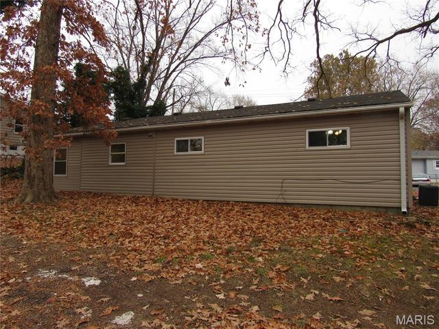 1122 East Drive, Cottage Hills, IL 62018