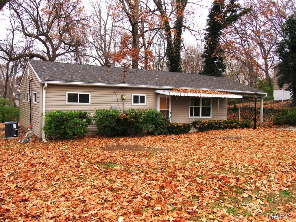 1122 East Drive, Cottage Hills, IL 62018