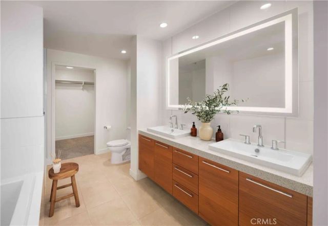 9 MacArthur Place 908, Santa Ana, CA 92707