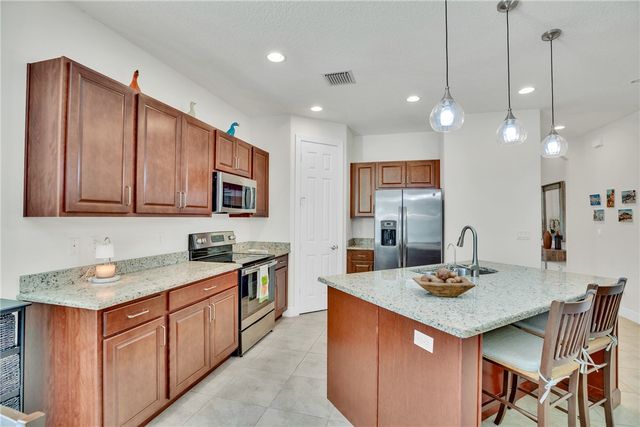 1850 Oak Grove Court, Vero Beach, FL 32966