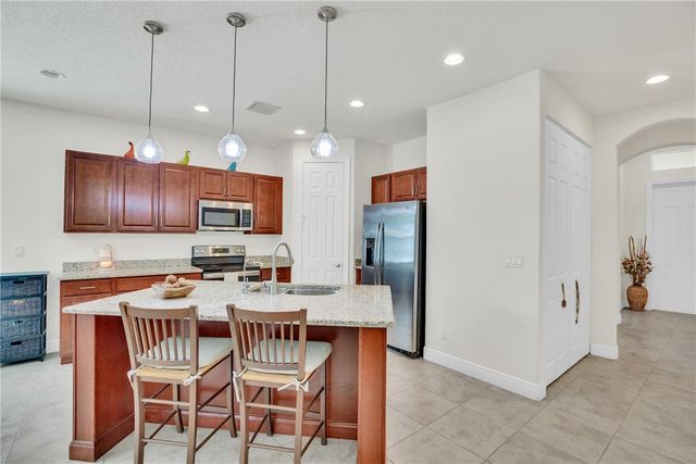 1850 Oak Grove Court, Vero Beach, FL 32966