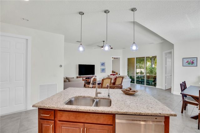 1850 Oak Grove Court, Vero Beach, FL 32966