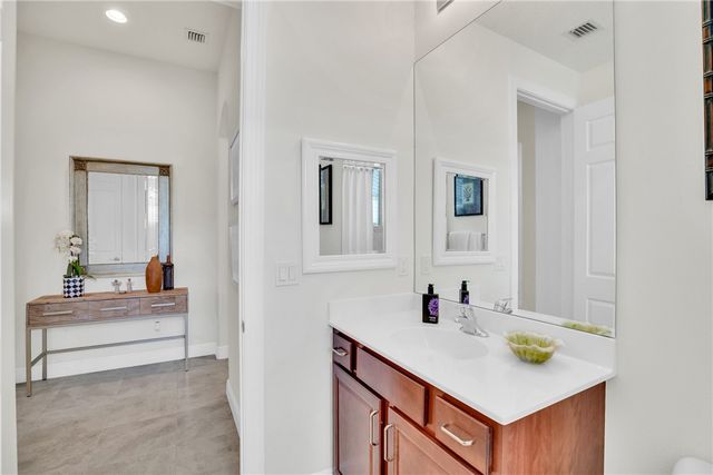 1850 Oak Grove Court, Vero Beach, FL 32966