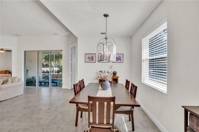 1850 Oak Grove Court, Vero Beach, FL 32966