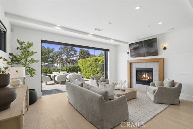 716 Heliotrope, Corona Del Mar (newport Beach), CA 92625