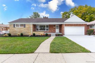 17076 Sprenger Avenue, Eastpointe, MI 48021