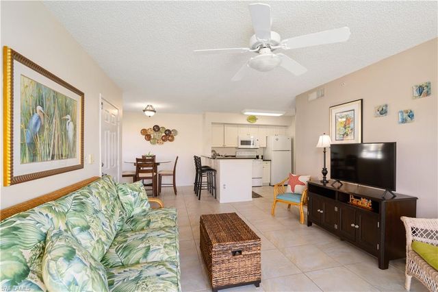 1265 Wildwood Lakes BLVD 3-108, Naples, FL 34104