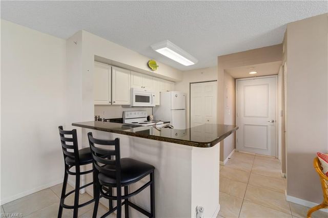 1265 Wildwood Lakes BLVD 3-108, Naples, FL 34104