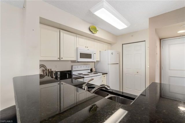 1265 Wildwood Lakes BLVD 3-108, Naples, FL 34104