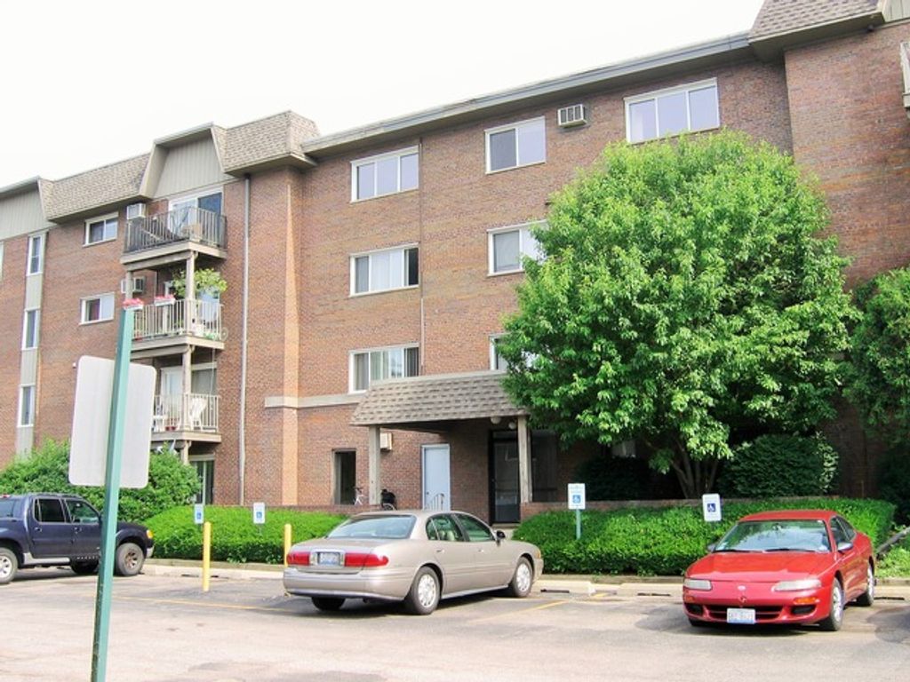 2300 Beau Monde Terrace 111, Lisle, IL 60532