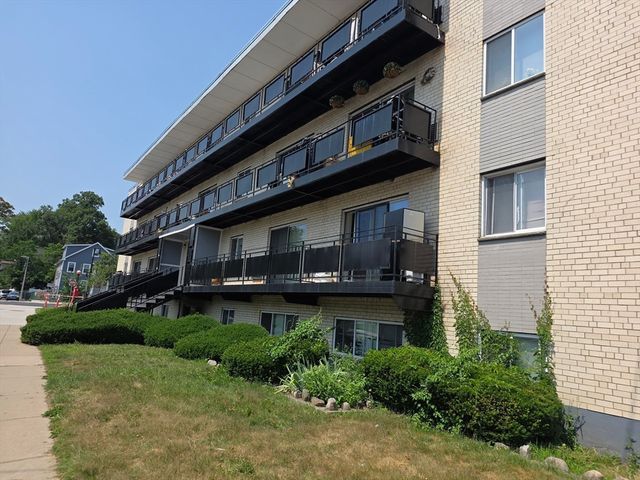 760 Cummins Highway 34, Boston, MA 02126