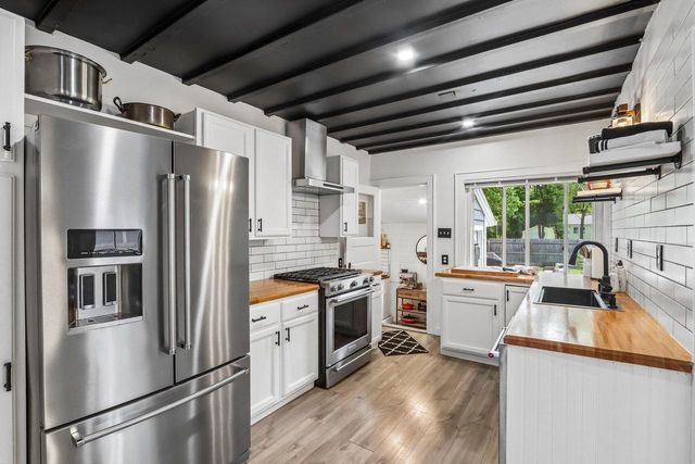 924 Nagawicka STREET, Delafield, WI 53018
